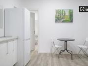 Se alquilan habitaciones en piso de 5 habitaciones en...