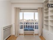 Se alquilan habitaciones en piso de 6 habitaciones en...