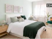 Se alquilan habitaciones en piso de 6 habitaciones en...