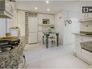 Se alquilan habitaciones en piso de 8 habitaciones en Tetuán