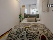 Se alquilan habitaciones en piso de 8 habitaciones en Tetuán