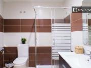 Se alquilan habitaciones en un apartamento de 5...