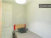 Se alquilan habitaciones en un apartamento de 5...