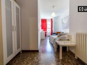 Se alquilan habitaciones en un apartamento de 5...