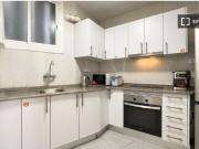 Se alquilan habitaciones en un apartamento de 7...