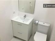 Se alquilan habitaciones en un apartamento de 7...