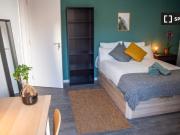 Se alquilan habitaciones en un apartamento de 8... Se alquilan habitaciones en un apartamento de 8...