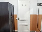Se alquilan habitaciones en un apartamento de seis...