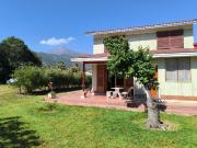 Se arrienda amplia casa con piscina en Olmué centro, año...