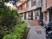 se arrienda aparta casa piso 2 en Colinas de Calasanz...