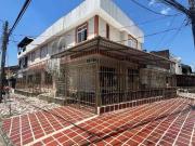 SE ARRIENDA BONITA CASA ESQUINERA – BARRIO COLSEGUROS