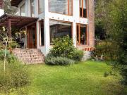 Se arrienda casa con amplio jardín