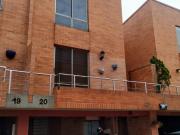 SE ARRIENDA CASA CON EXCELENTE UBICACIÓN EN LA COLINA...