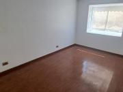 Se arrienda casa de dos pisos en condominio, buen sector...