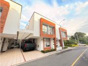 SE ARRIENDA CASA EN CONJUNTO CERRADO SOBRE LA AV. 19 NORTE