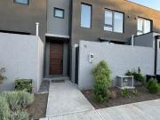 SE ARRIENDA DEPHOUSE EN CONDOMINIO