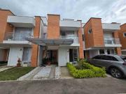 Se arrienda espectacular casa en conjunto cerrado...