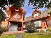 Se arrienda exclusiva casa en barrio residencial,...