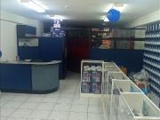 Se arrienda hermoso local comercial Av 10 de Agosto y...