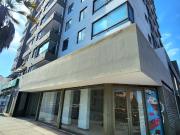 SE ARRIENDA LOCAL COMERCIAL EN EDIF. AMUNATEGUI