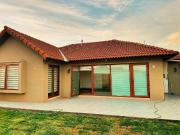 Se arrienda moderna Casa de 1 piso en EXTERIOR de CONDOMINIO