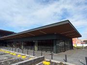 Se arriendan locales comerciales nuevos en Portales...