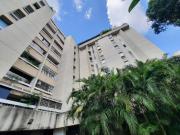 Se ofrece en alquiler apartamento en Los Palos Grandes