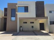 SE RENTA CASA AMUEBLADA ALTARIA RESIDENCIAL