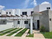 Se renta casa amueblada en fraccionamiento privado al...