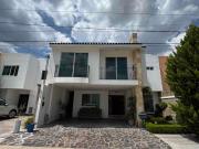 Se Renta casa amueblada en Jardines del Country con la...