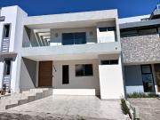 SE RENTA CASA ARGENTA RESIDENCIAL ZONA CUCEA $25,000.00