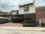 Se Renta casa ciudad tres marías fracc. privado con casa...