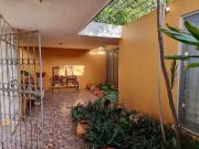 se renta casa con 3 recámaras y alberca, en residencial...