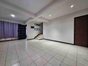 Se Renta Casa con 4 recamaras, terraza y cochera techada...