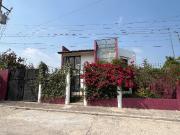se renta casa con amplio jardín en zona sur de san...