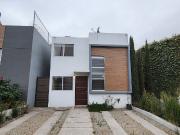 Se renta casa de 3 recámaras en la Rioja Residencial,...