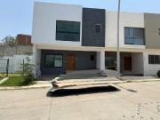 SE RENTA CASA EN CARRARA $22,500.00 ZONA HOSPITAL ÁNGEL...