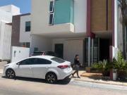 SE RENTA CASA EN COTO CON ALBERCA AL NORPONIENTE SIN MUEBLES SE RENTA CASA EN COTO CON ALBERCA AL NORPONIENTE SIN MUEBLES