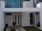 Se renta casa en coto privado en Bonaterra