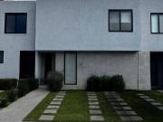 SE RENTA CASA EN FRACC. SERENA, CTO. ALTOS JURIQUILLA