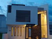 Se renta casa en La Cima