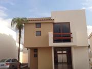 se renta casa en privada en cumbres del lago juriquilla