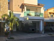 Se RENTA casa en privada, sector Stanza Toscana