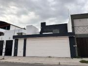 SE RENTA CASA EN QUERETARO JURIQUILLA REC. EN PLANTA BAJA !