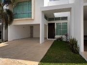 Se Renta Casa en Residencial Altabrisa de 3 Habitaciones