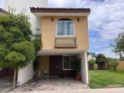 Se renta casa en Santa Anita 380