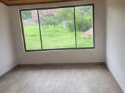 SE RENTA CASA EN TUMBACO