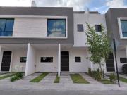 Se renta casa en Zinacantepec dentro del Fraccionamiento...