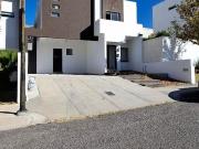 Se renta casa en zona cantera