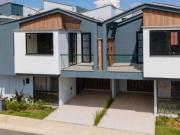 Se Renta Casa Esquinera En Exclusivo Condominio...